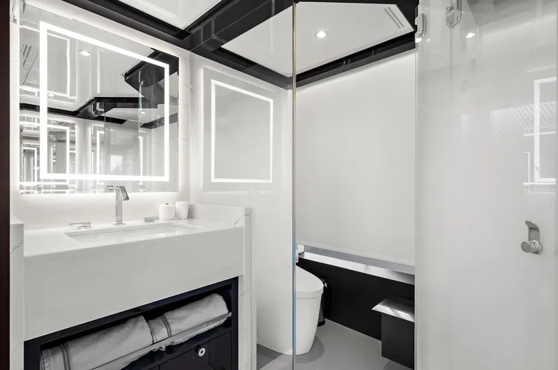 La-la-la Yacht Photos Pics 