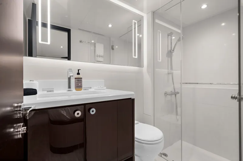 La-la-la Yacht Photos Pics 