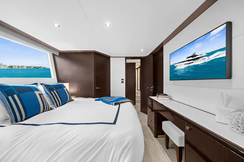 La-la-la Yacht Photos Pics 