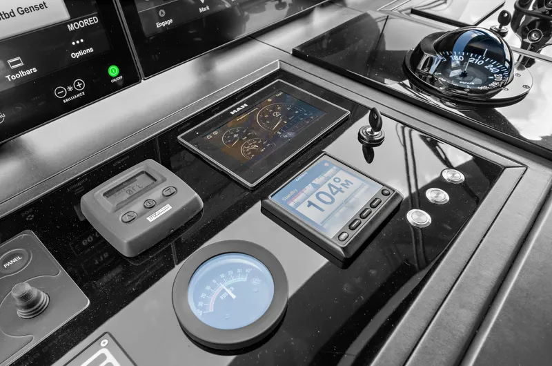 La-la-la Yacht Photos Pics 