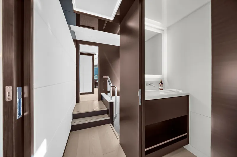 La-la-la Yacht Photos Pics 