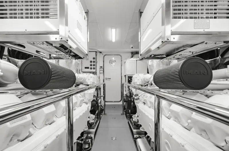 La-la-la Yacht Photos Pics 