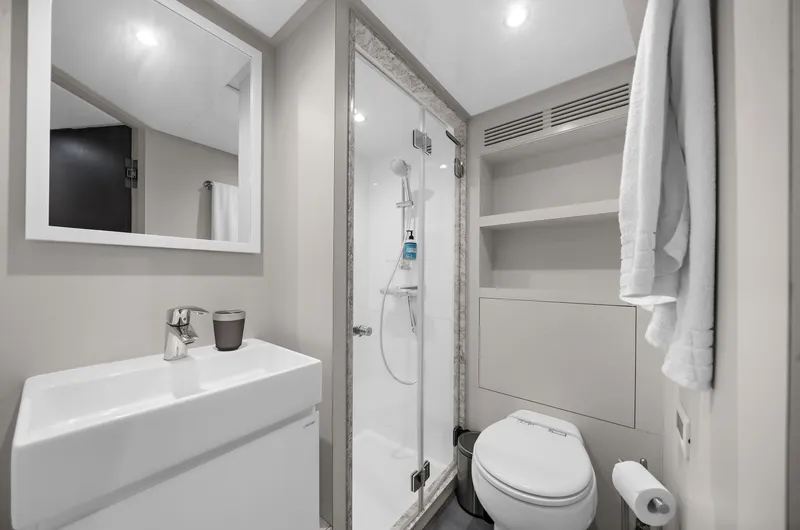 La-la-la Yacht Photos Pics 