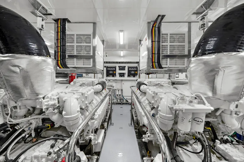 La-la-la Yacht Photos Pics 