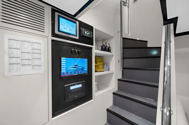 La-la-la Yacht Photos Pics 