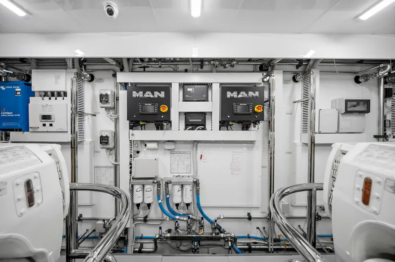 La-la-la Yacht Photos Pics 