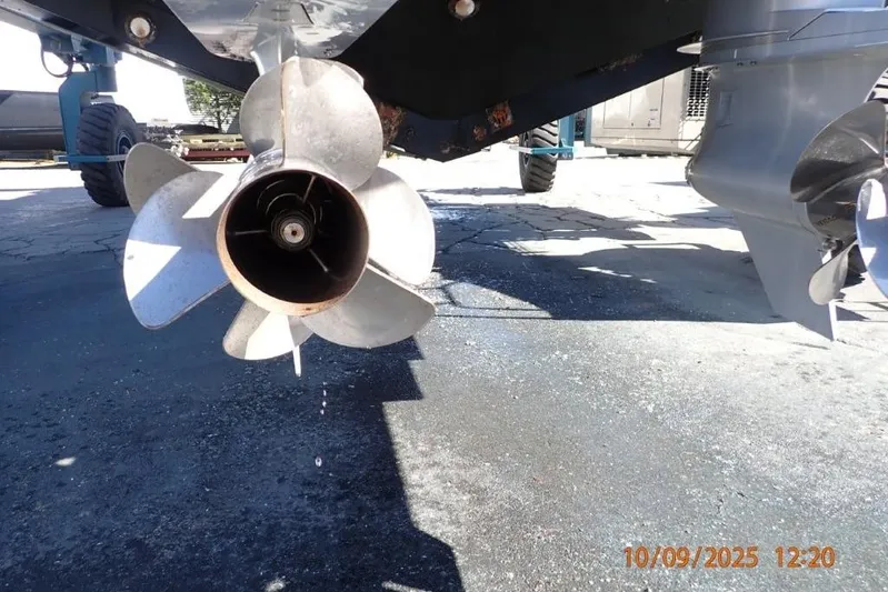  Yacht Photos Pics Propeller of 2022 Formula 380 Super Sport Crossover OB on dry dock.