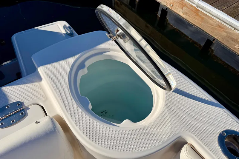 Da Kine Yacht Photos Pics Open livewell on 2022 Robalo R272 Center Console boat, dockside view.