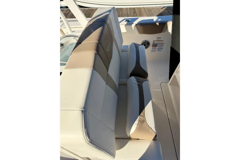 Da Kine Yacht Photos Pics 2022 Robalo R272 Center Console boat seating with beige and white upholstery.