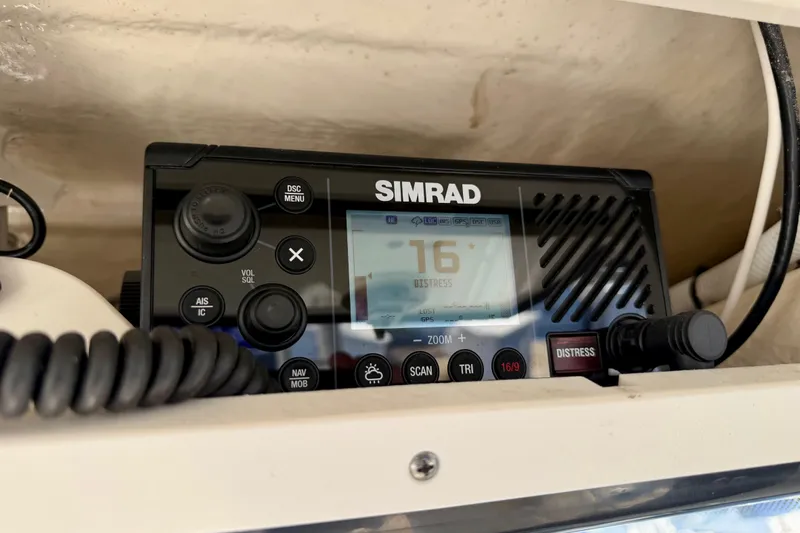 Da Kine Yacht Photos Pics Simrad marine radio on 2022 Robalo R272 Center Console boat dashboard.