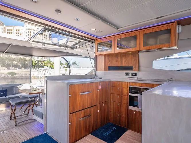 Tree-o Yacht Photos Pics 2023 Riviera 6000 Sport Yacht Platinum - Image 16