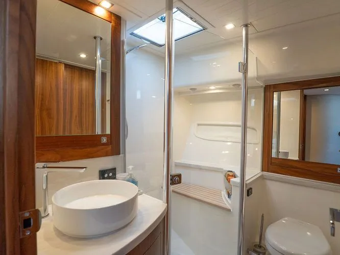 Tree-o Yacht Photos Pics 2023 Riviera 6000 Sport Yacht Platinum - Image 37