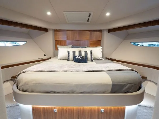 Tree-o Yacht Photos Pics 2023 Riviera 6000 Sport Yacht Platinum - Image 35