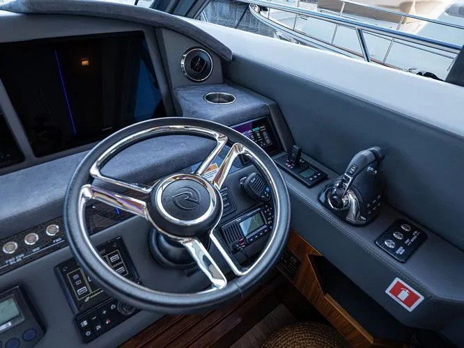 Tree-o Yacht Photos Pics 2023 Riviera 6000 Sport Yacht Platinum - Image 23