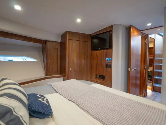 Tree-o Yacht Photos Pics 2023 Riviera 6000 Sport Yacht Platinum - Image 36