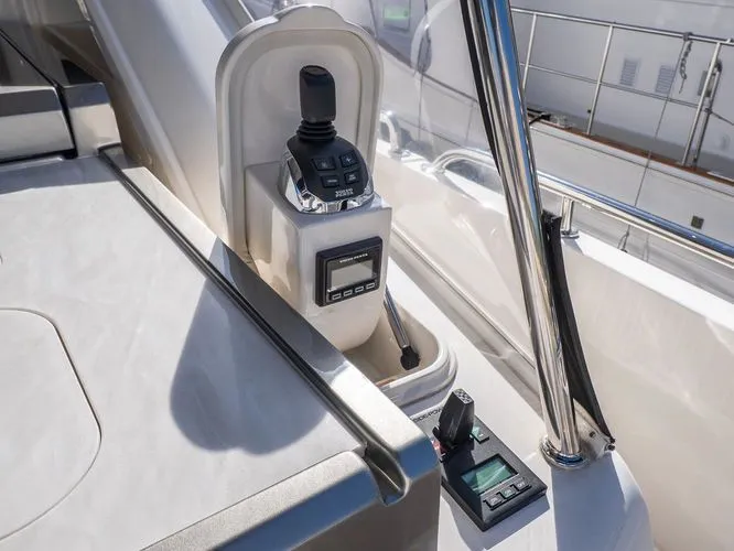 Tree-o Yacht Photos Pics 2023 Riviera 6000 Sport Yacht Platinum - Image 14