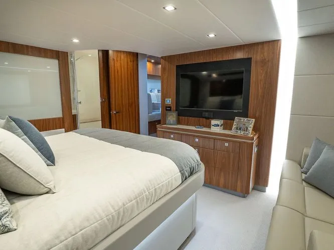 Tree-o Yacht Photos Pics 2023 Riviera 6000 Sport Yacht Platinum - Image 30