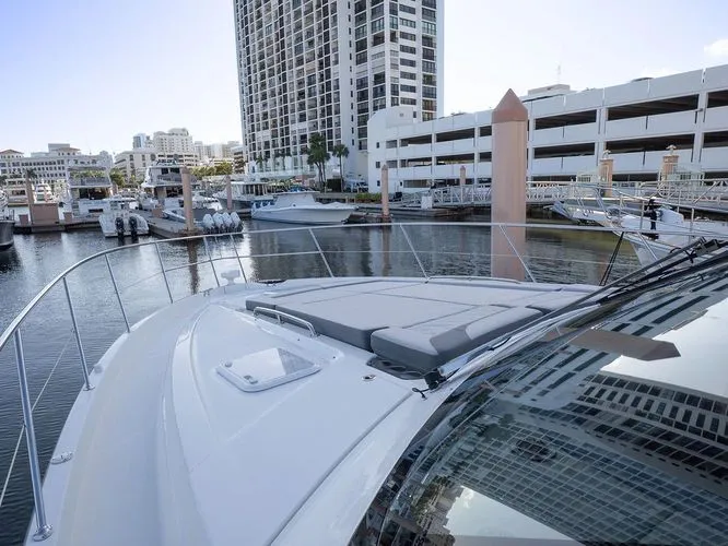 Tree-o Yacht Photos Pics 2023 Riviera 6000 Sport Yacht Platinum - Image 41