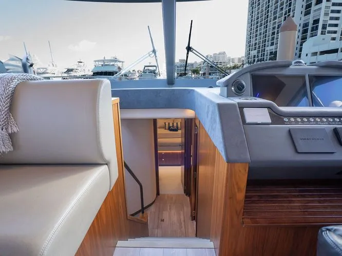 Tree-o Yacht Photos Pics 2023 Riviera 6000 Sport Yacht Platinum - Image 24