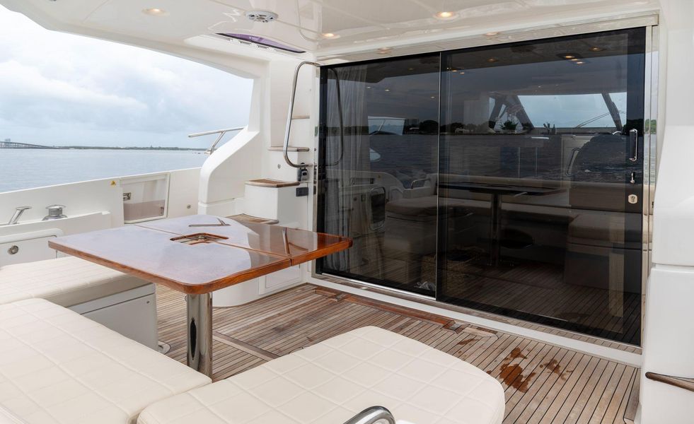 2014 Azimut Flybridge 54