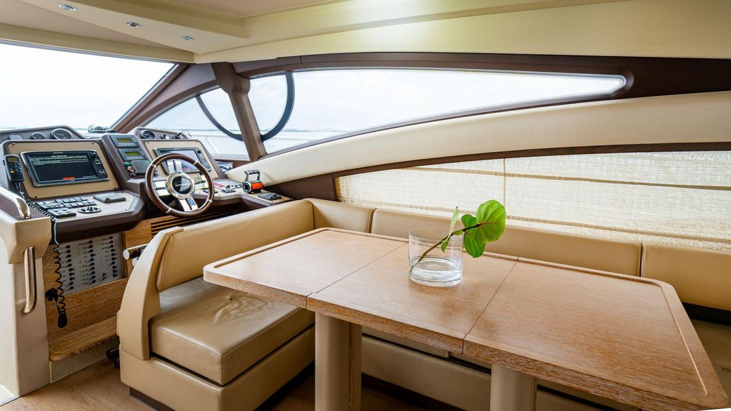 2014 Azimut Flybridge 54