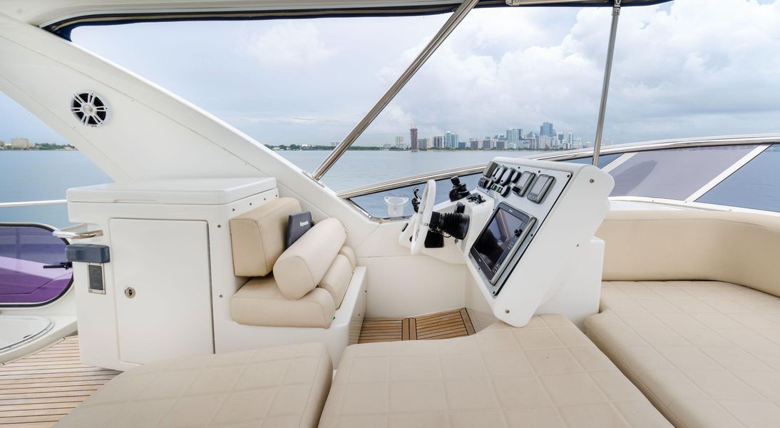 2014 Azimut Flybridge 54