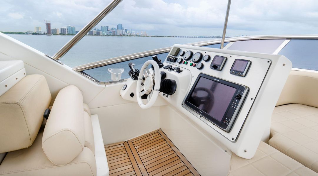 2014 Azimut Flybridge 54