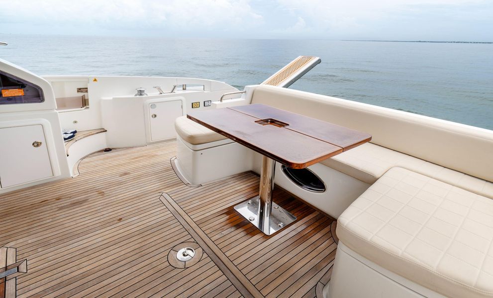 2014 Azimut Flybridge 54