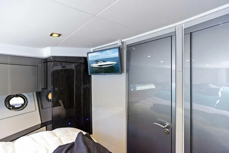 Cari Lee Yacht Photos Pics 2022 Schaefer 40 Sport - Image 32