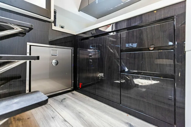 Cari Lee Yacht Photos Pics 2022 Schaefer 40 Sport - Image 21