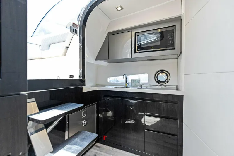 Cari Lee Yacht Photos Pics 2022 Schaefer 40 Sport - Image 22