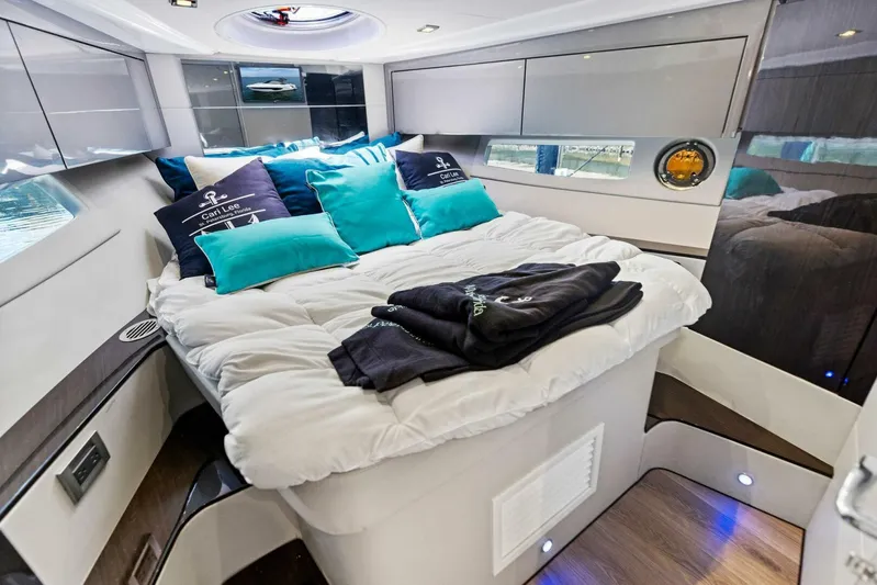 Cari Lee Yacht Photos Pics 2022 Schaefer 40 Sport - Image 31