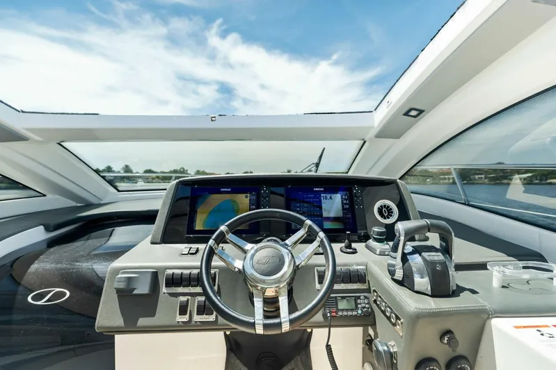 Cari Lee Yacht Photos Pics 2022 Schaefer 40 Sport - Image 16