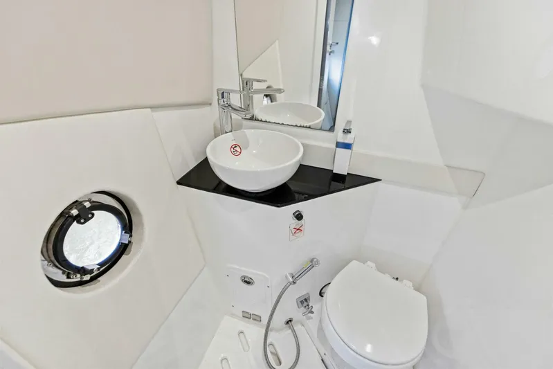 Cari Lee Yacht Photos Pics 2022 Schaefer 40 Sport - Image 36