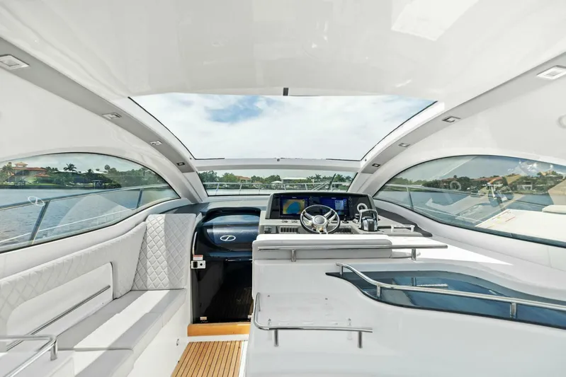 Cari Lee Yacht Photos Pics 2022 Schaefer 40 Sport - Image 14