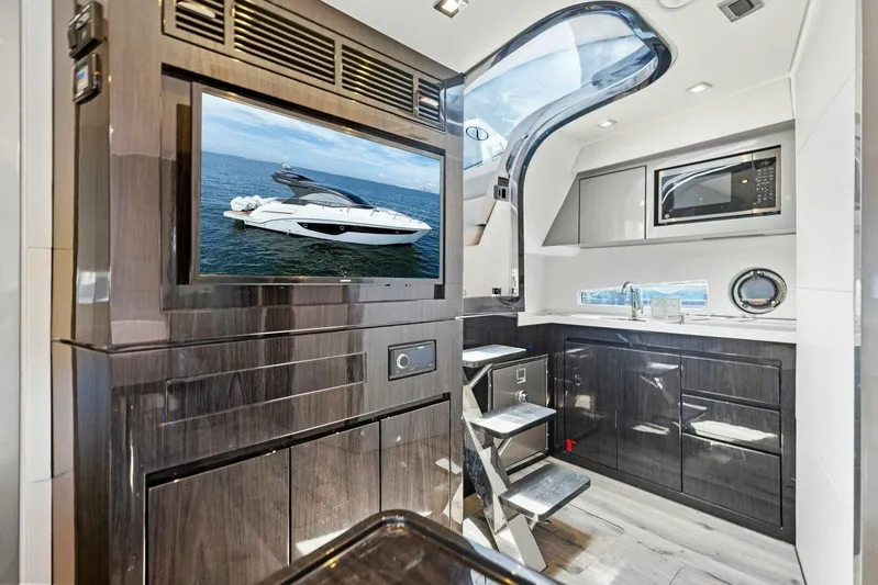 Cari Lee Yacht Photos Pics 2022 Schaefer 40 Sport - Image 20