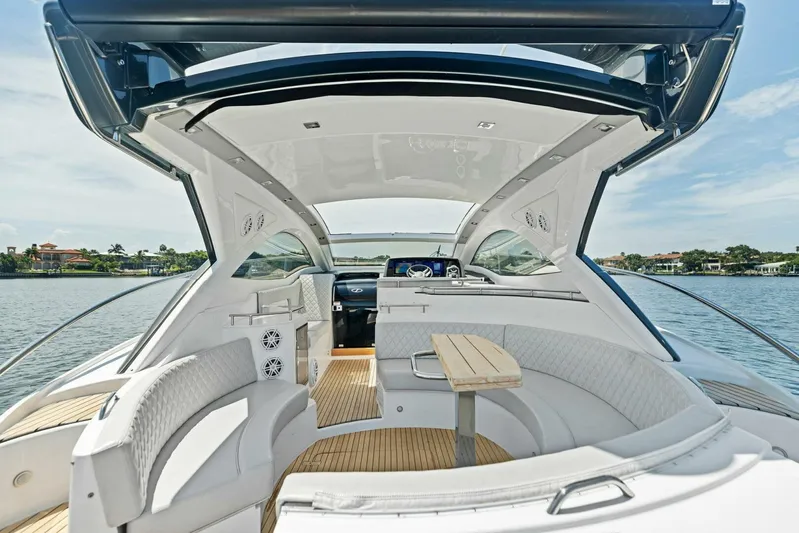 Cari Lee Yacht Photos Pics 2022 Schaefer 40 Sport - Image 12