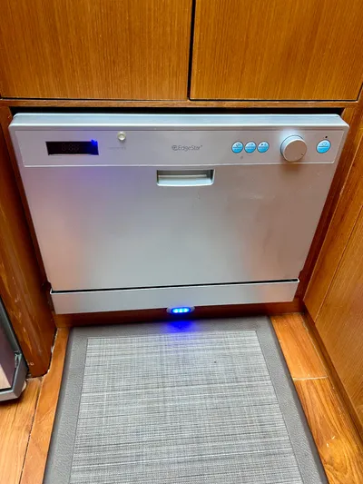 On Your Mark Yacht Photos Pics 