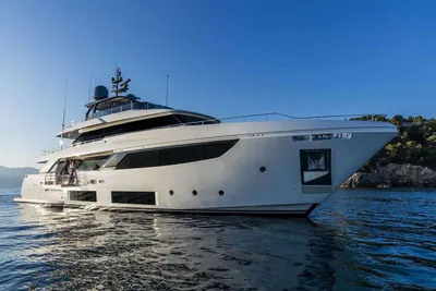 Ferretti Yachts Custom Line Navetta 33