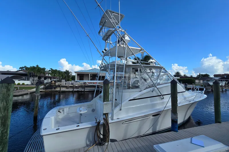  Yacht Photos Pics 1999 Ocean Yachts 40 Open docked, featuring a sleek design and spacious deck.