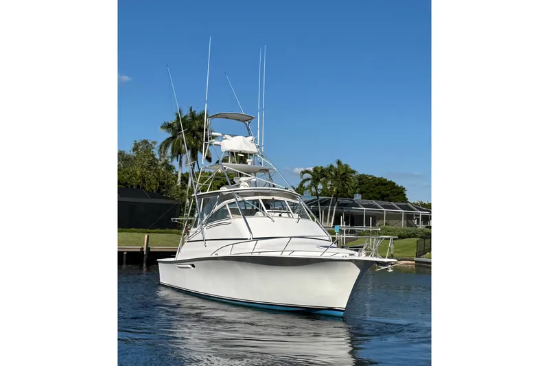  Yacht Photos Pics 1999 Ocean Yachts 40 Open boat on calm water, clear sky background.