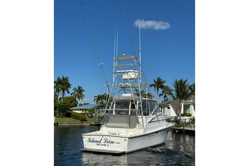 Yacht Photos Pics 1999 Ocean Yachts 40 Open boat docked, clear sky, palm trees in background.