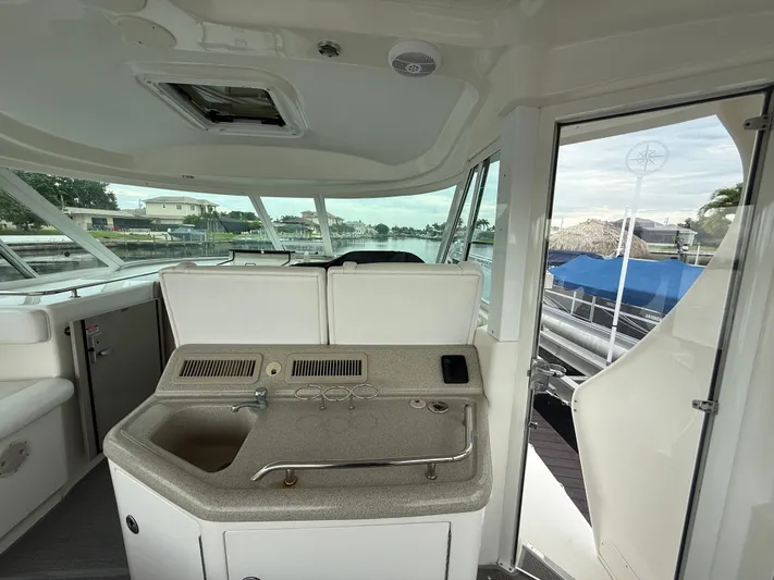  Yacht Photos Pics 2006 Sea Ray 40 Motor Yacht interior with sink and seating area.