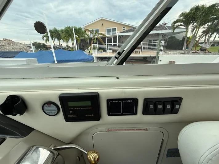  Yacht Photos Pics 2006 Sea Ray 40 Motor Yacht dashboard with system monitor and control switches.