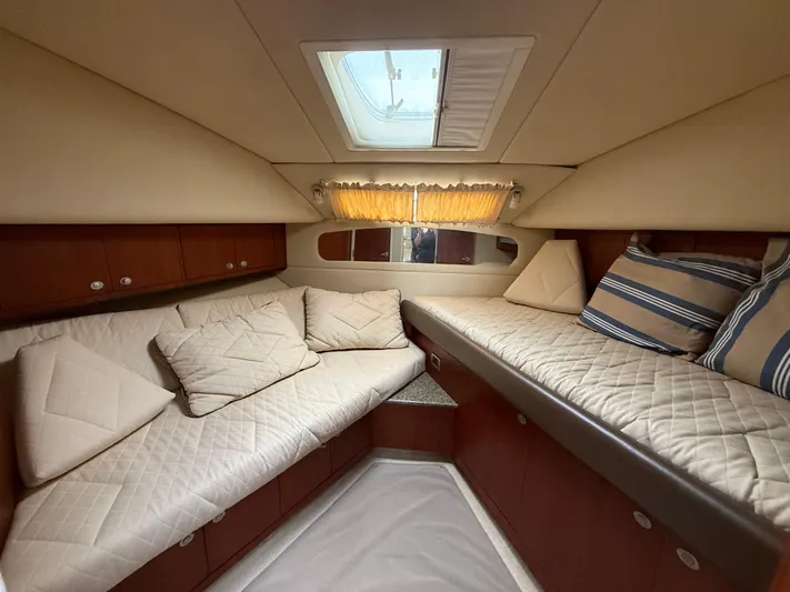  Yacht Photos Pics Luxurious 2006 Sea Ray 40 Motor Yacht cabin with cozy seating and elegant decor.