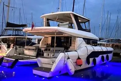 Leopard 53 Powercat