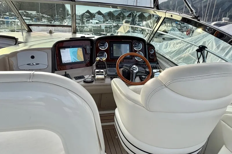  Yacht Photos Pics 2004 Sea Ray 420 Sundancer helm with navigation screens and leather seating.