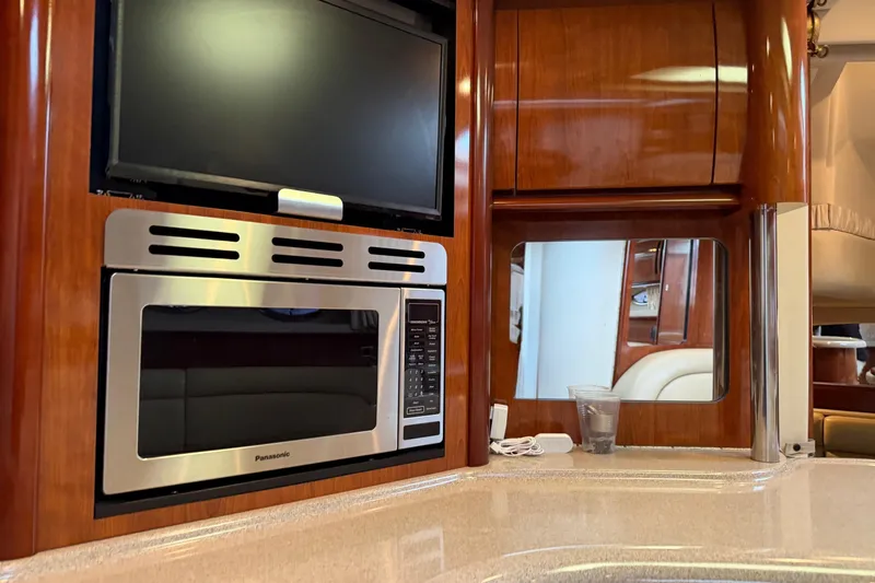  Yacht Photos Pics Luxurious 2004 Sea Ray 420 Sundancer interior with microwave and TV.