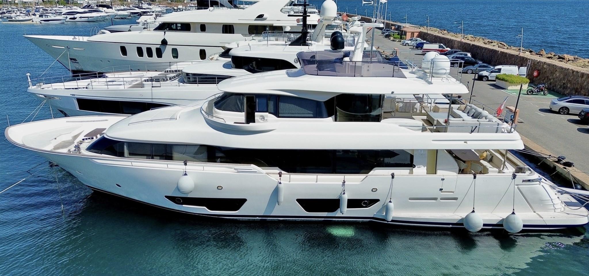 2016 Custom Line Navetta 28