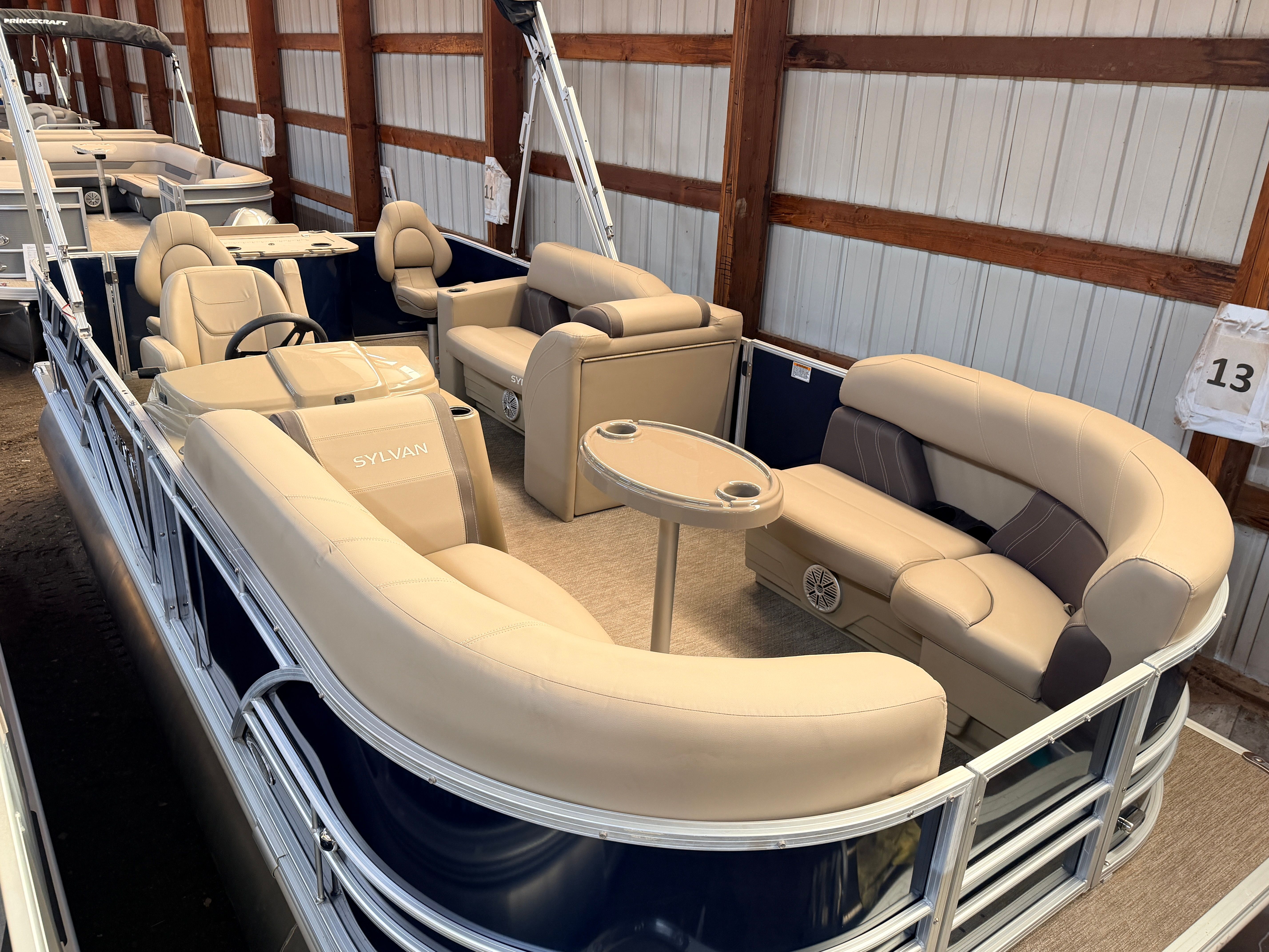 Sylvan Mirage 820 Fish & Cruise